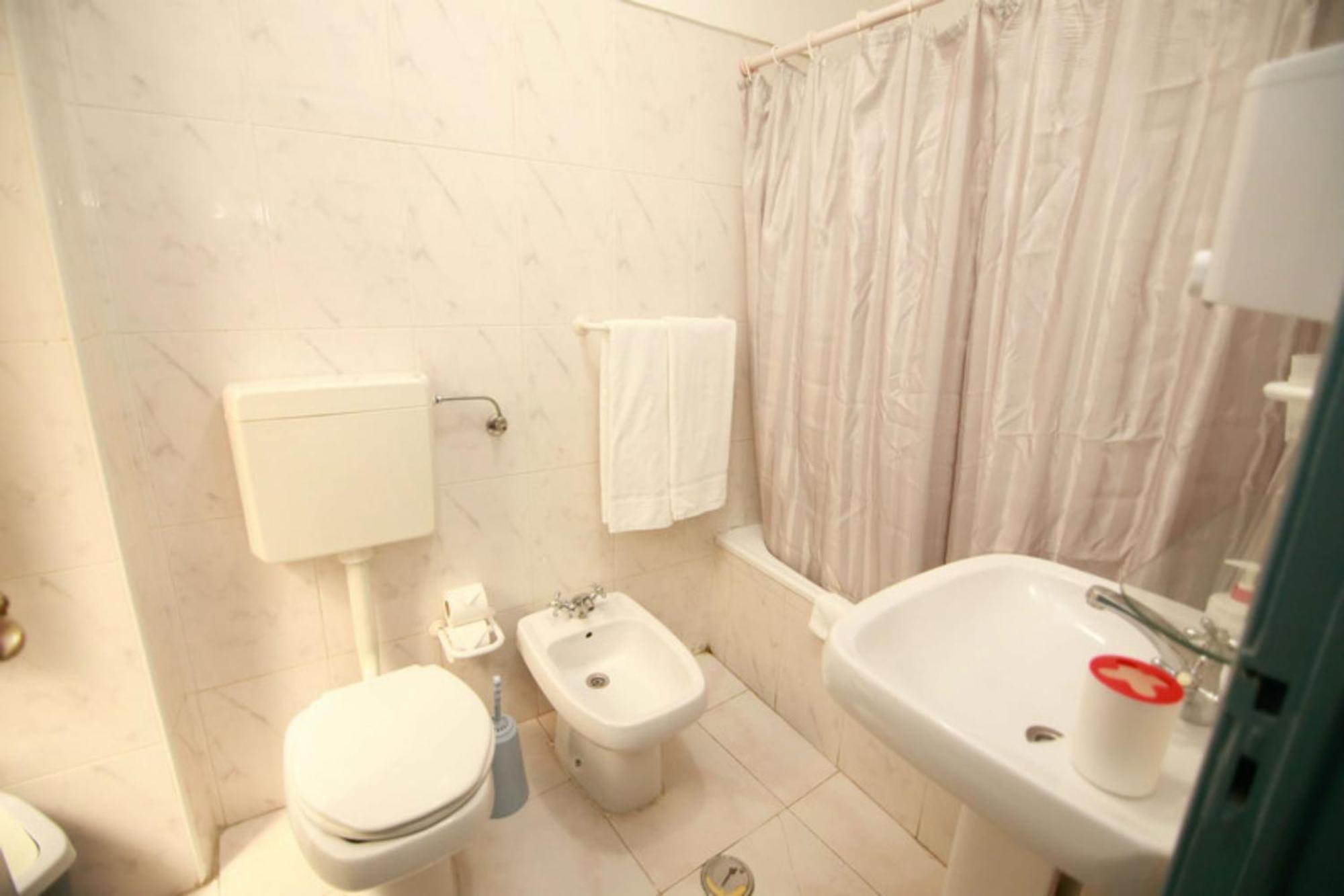 Quintuple Room